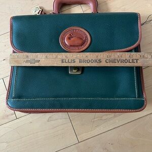 Dooney & Bourke Green and Brown Leather Briefcase。
all very clean like new.